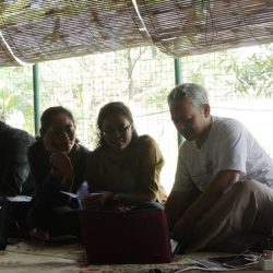 Diskusi Gerilya Pustaka dari Desa di Limasan, kantor CRI, Kamis, (8/6).